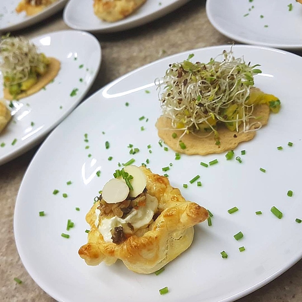 Tartelletes sensoriais folhadas com brotos